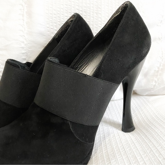 Stuart WEITZMAN BLACK SUEDE LARGE FRONT STRAP COVERED HEELS - 8 - Picture 6 of 9